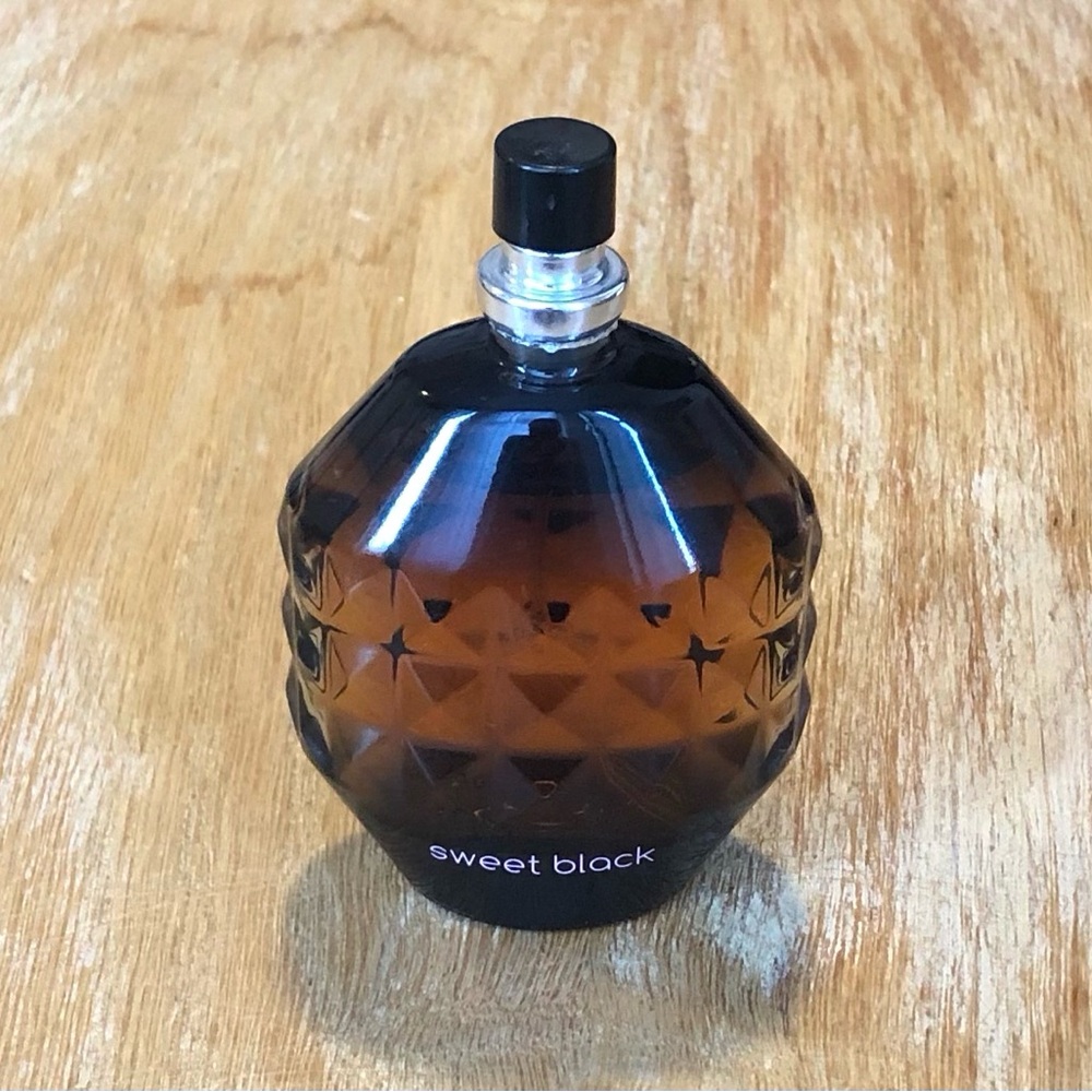 CYZONE Sweet Black Eau de Perfume for Womens 8cmX6cm (used).
